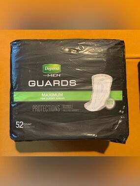 Depend Guards Maximum for Men - Black & Green Pack (52 Count) 2 packages
